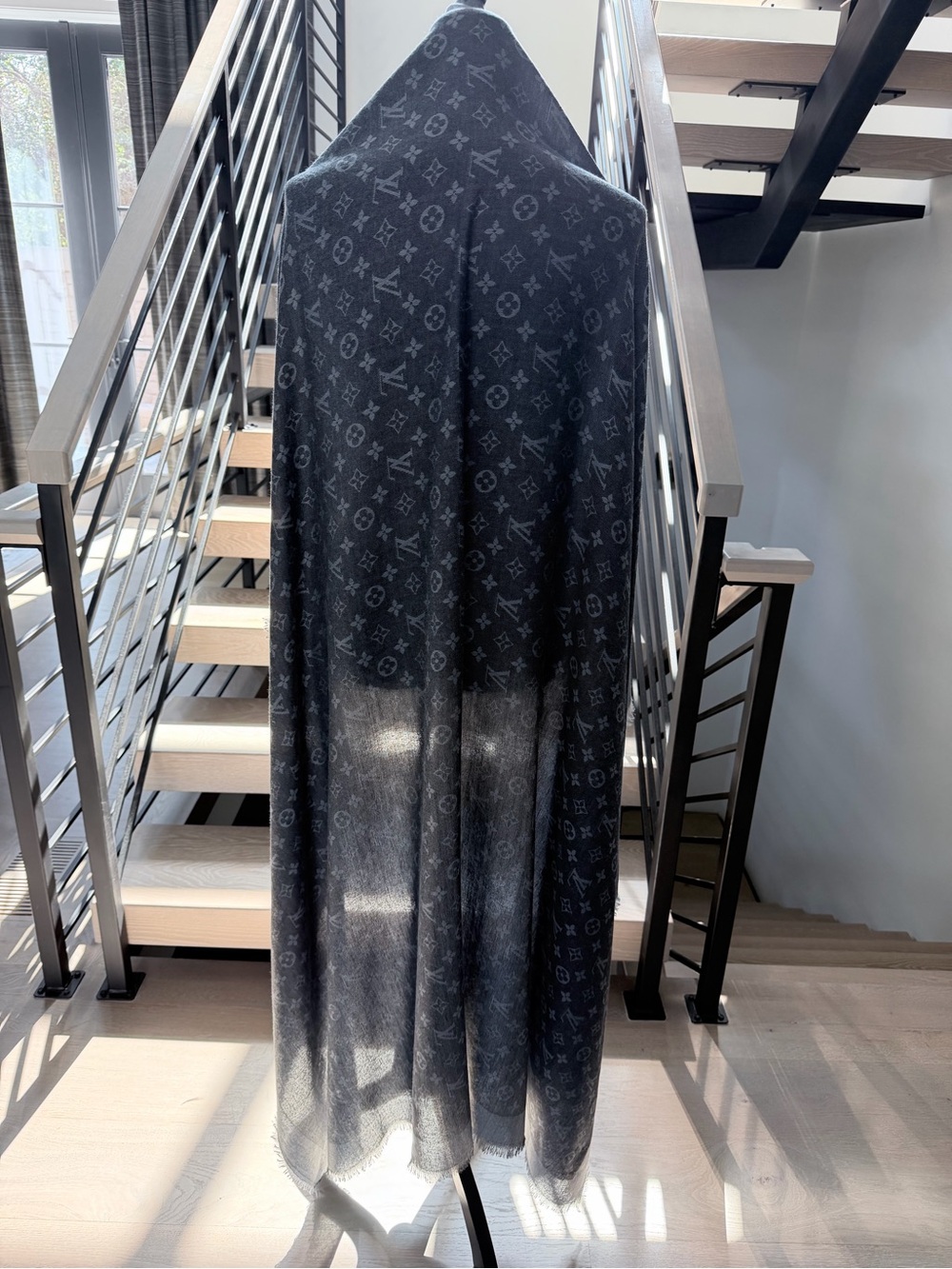 Louis Vuitton Gray Monogram Shawl 56*56 - Picture 3 of 7